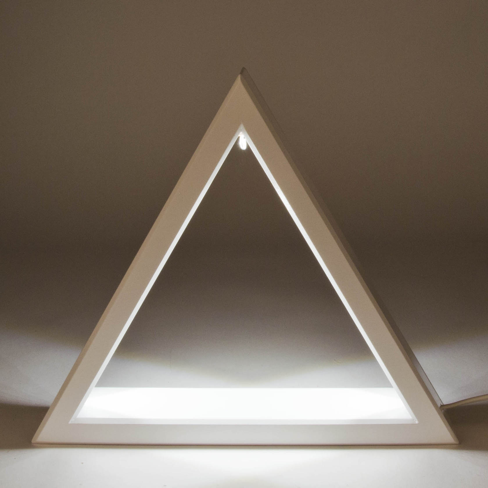 Beleuchtetes Dreieck weiß 26cm mit LED Band 12V/Trafo 100-240V 26x30cm