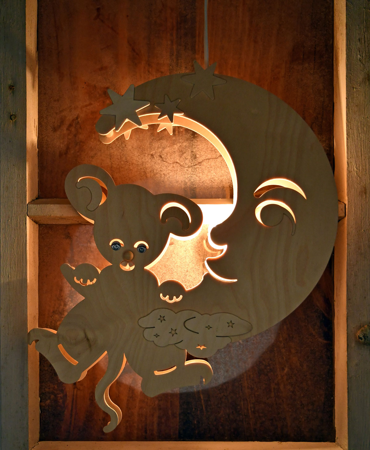 Fensterbild, beleuchtet, Mondmaus