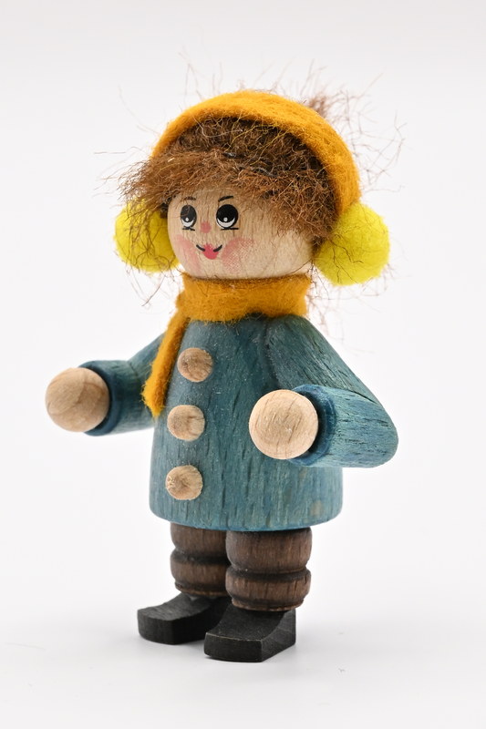 Figur, Kind mit Ohrenschützern H 5 cm