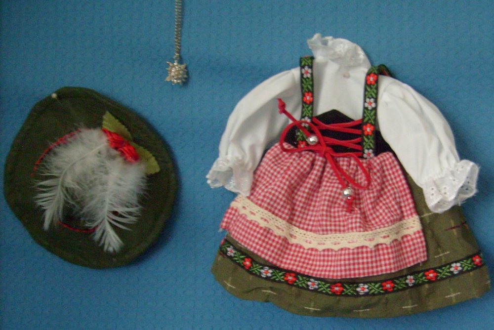 Puppenkleidung für 20 cm große Puppen- vorrätig 2 Stück