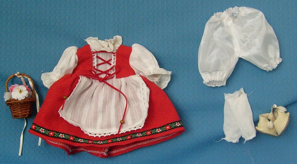Puppenkleidung für 20 cm große Puppen- vorrätig 4 Stück