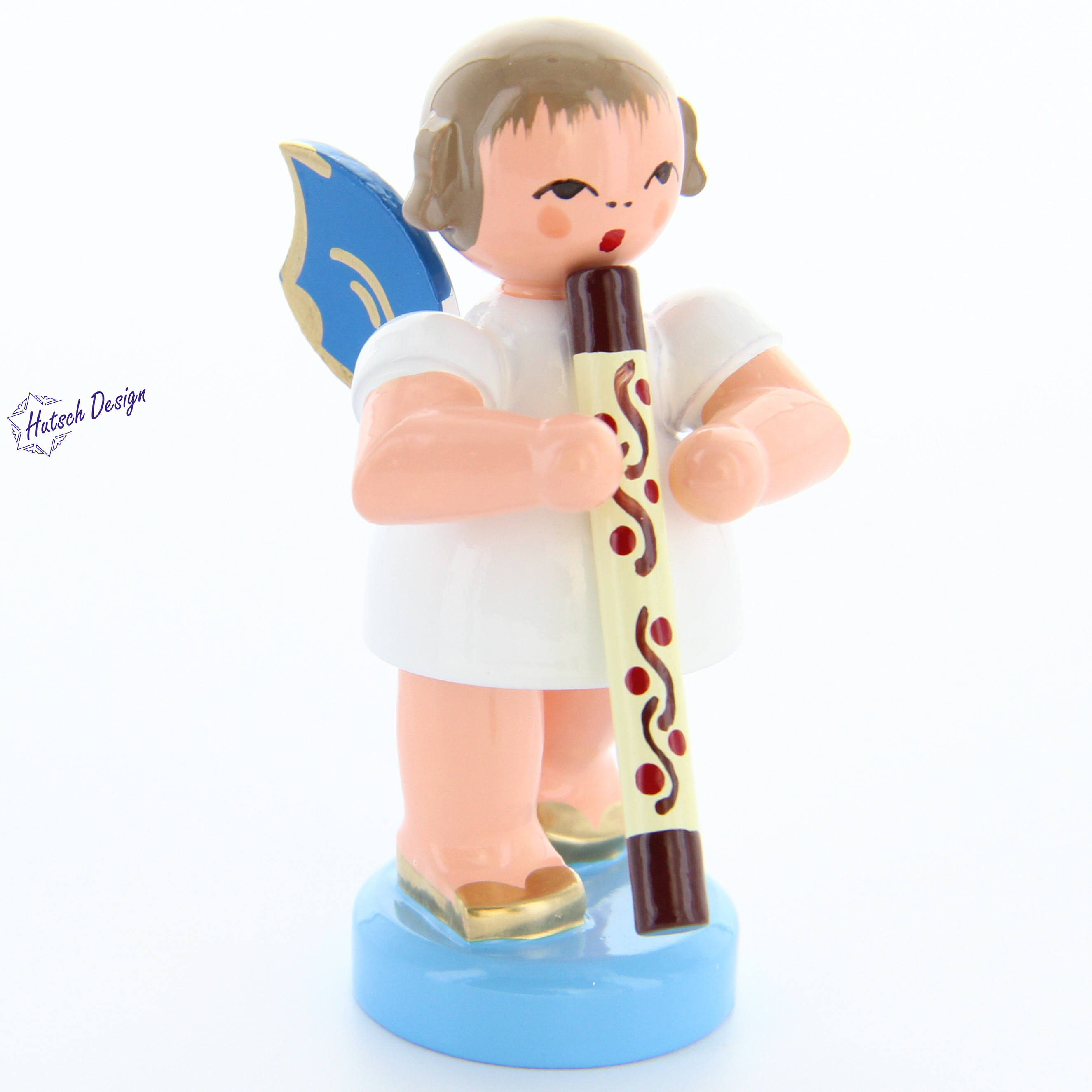 Engel stehend mit Didgeridoo, blaue Flügel