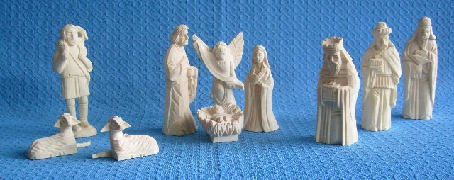 geschnitzte Christgeburt - vorrätig 2 Stück