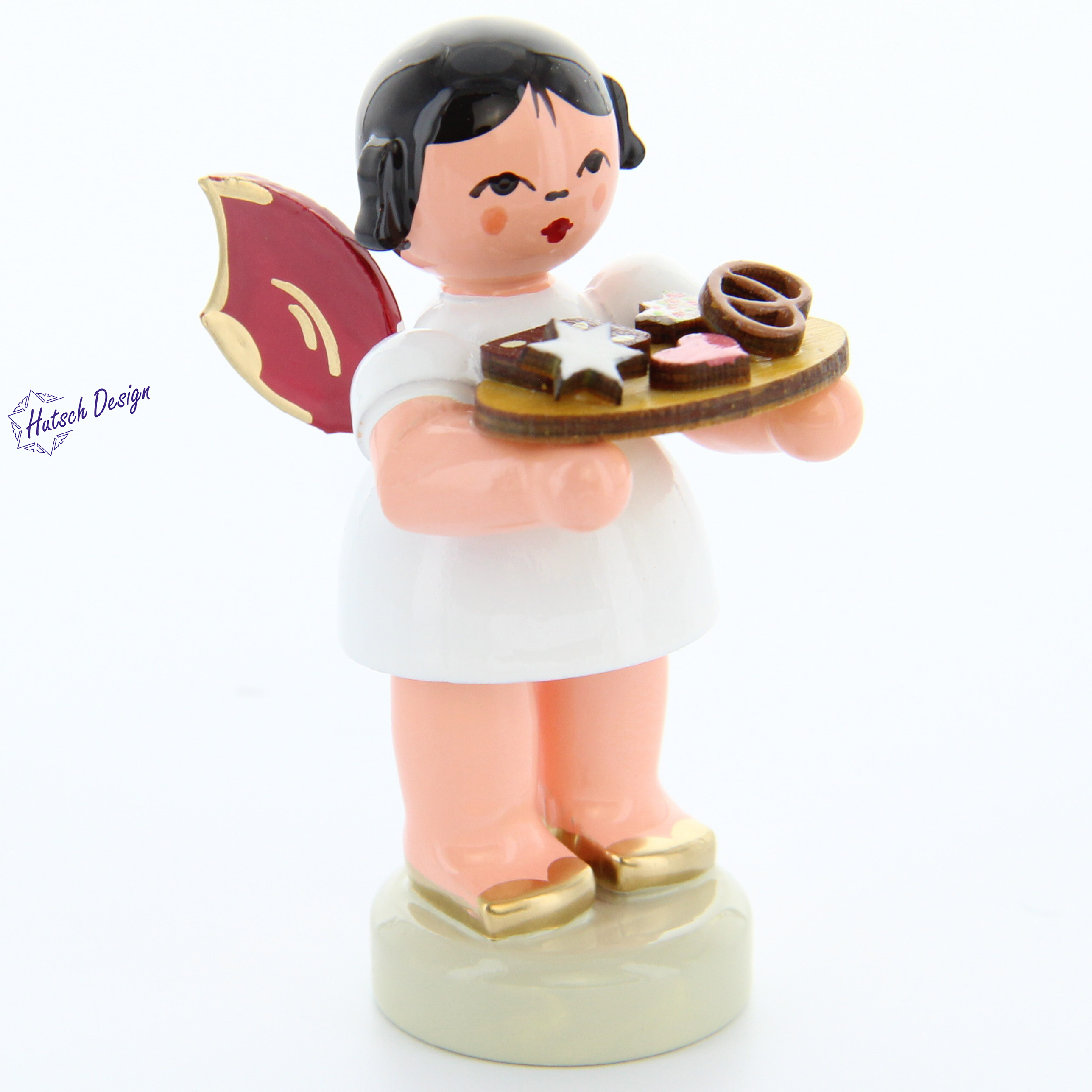 Engel stehend mit Lebkuchenblech, rote Flügel