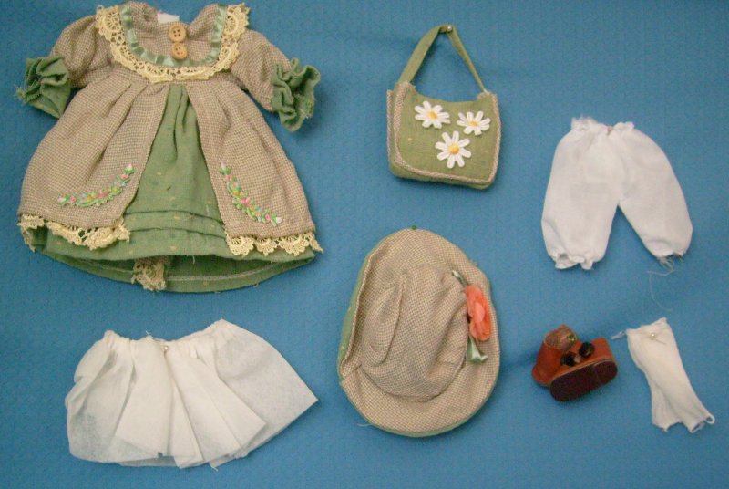 Puppenkleidung für 25 cm große Puppen - vorrätig 3 Stück