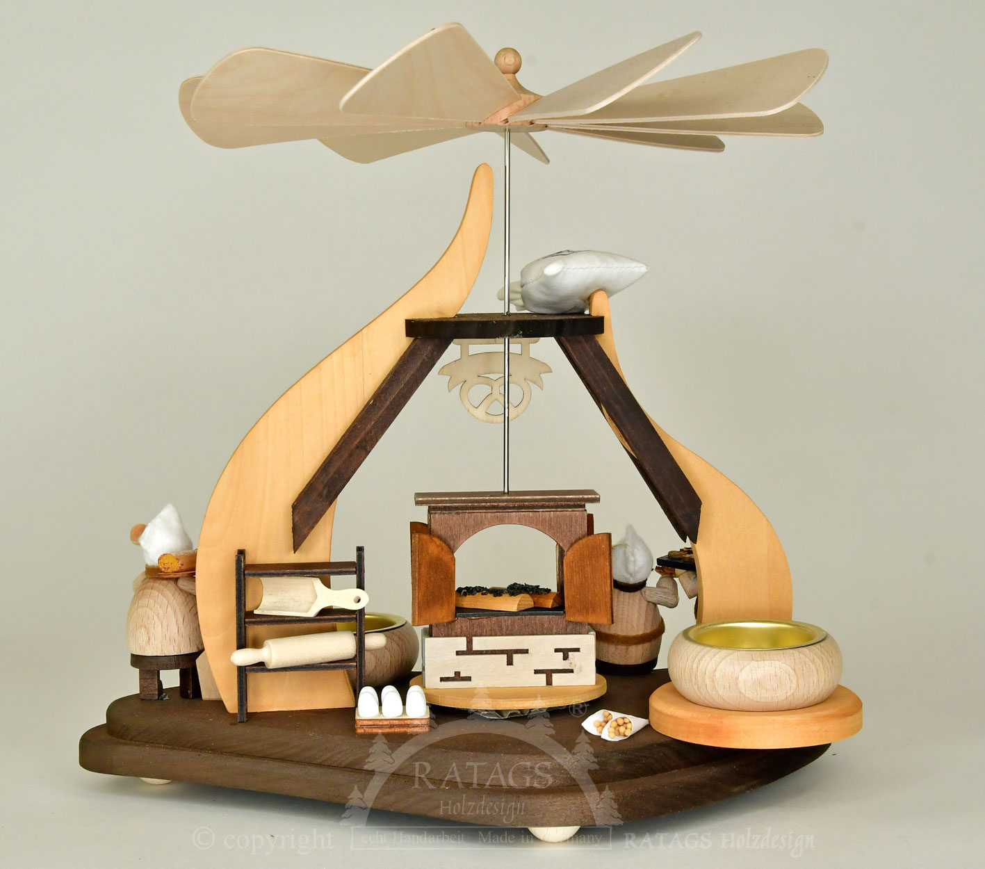 Massivholzpyramide, Bäckerei