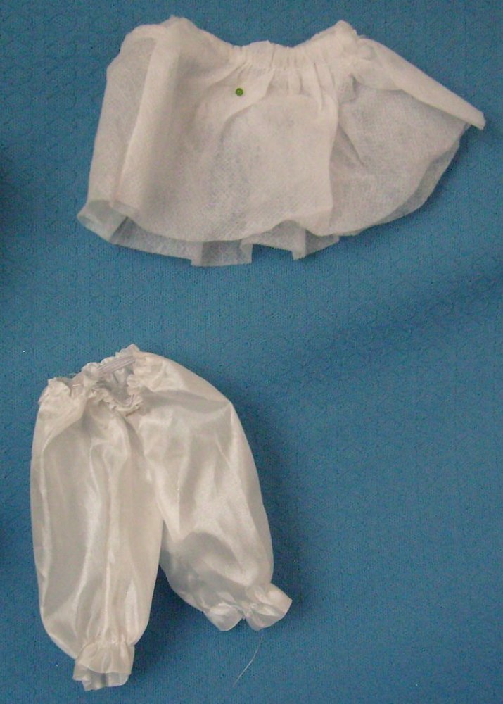 Puppenkleidung für 25 cm große Puppen- vorrätig 3 Stück