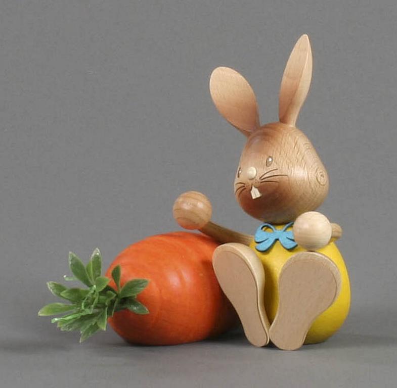 Hase Stupsi mit Möhre
