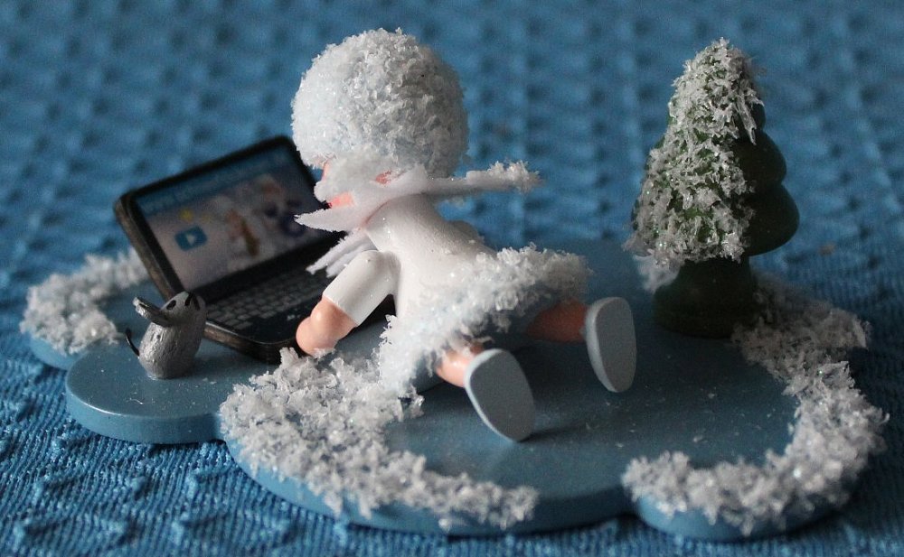 Schneeflöckchen mit Laptop- vorrätig 1 Stück