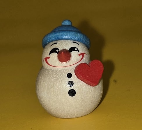 COOL MAN Mini Herz, blaue Mütze rechts Herz ,zusammengekniffene Augen