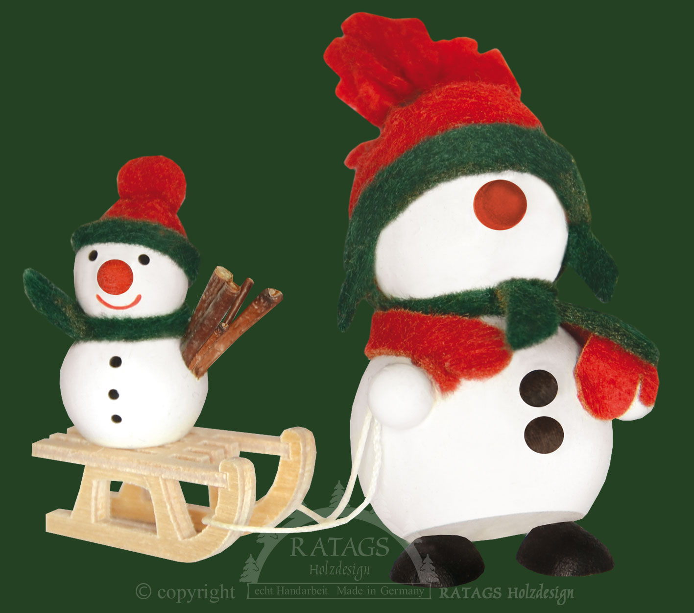 Schneemann mit Schlitten, rote Mütze