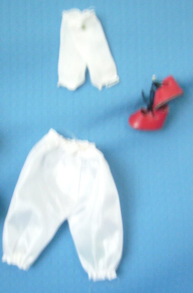 Puppenkleidung für 20 cm große Puppen- vorrätig 2 Stück