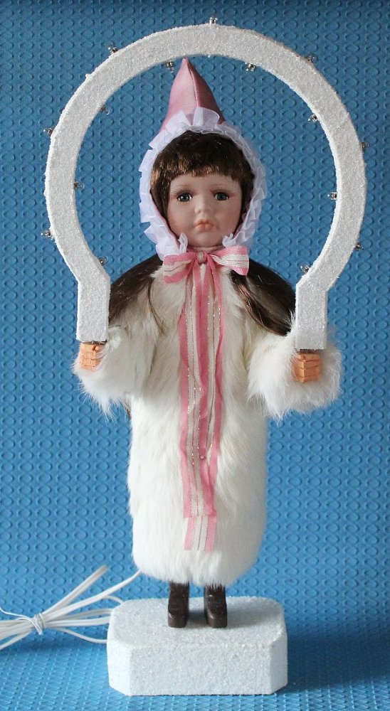 Christkind mit braunen Haaren, rosa Mützchen und echtem Kaninchenfell - 1 Stück vorrätig