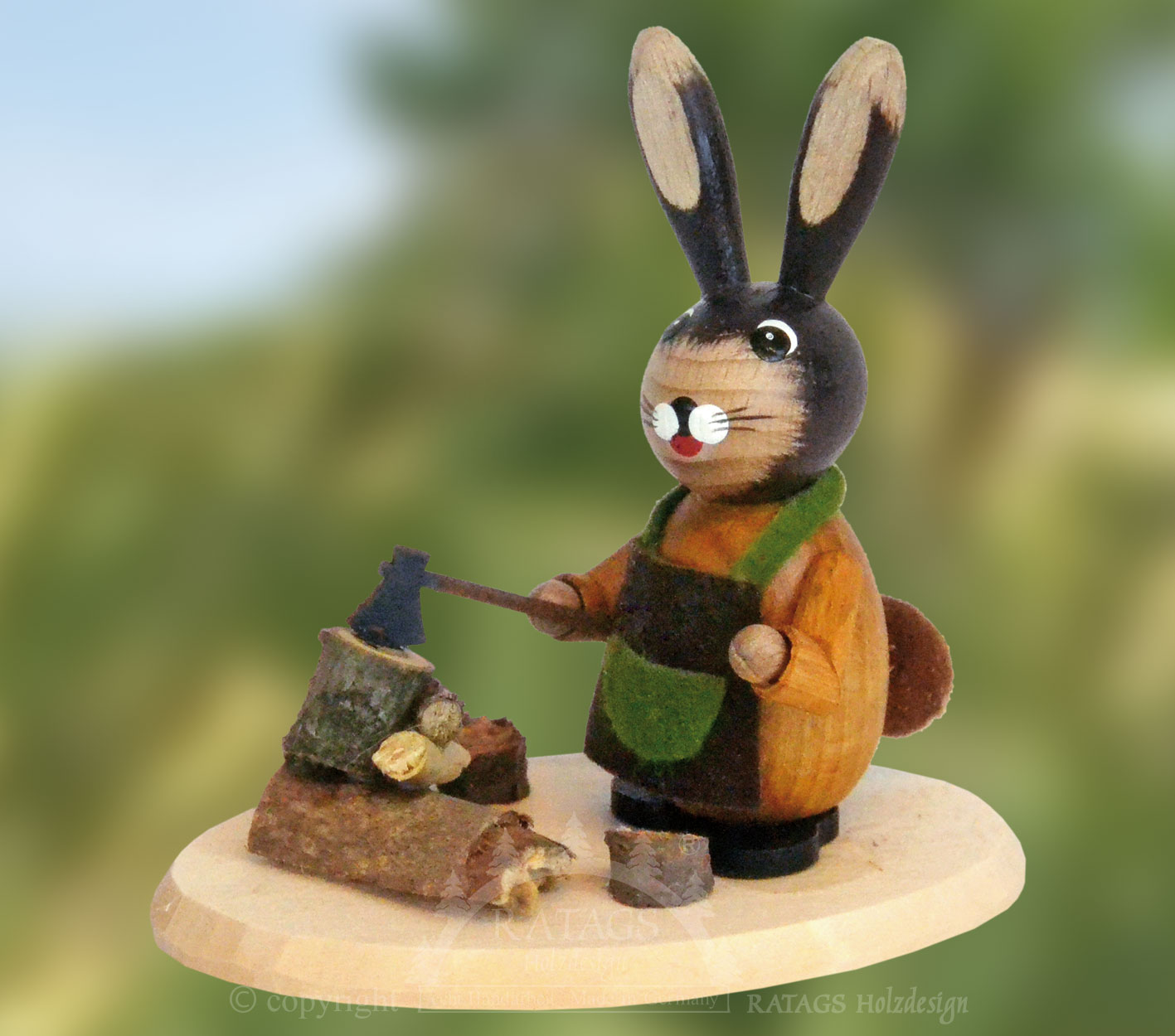 Osterhase Waldarbeiter mit Holzbeil