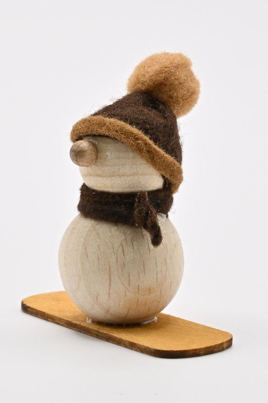 Schneemann auf Snowboard
