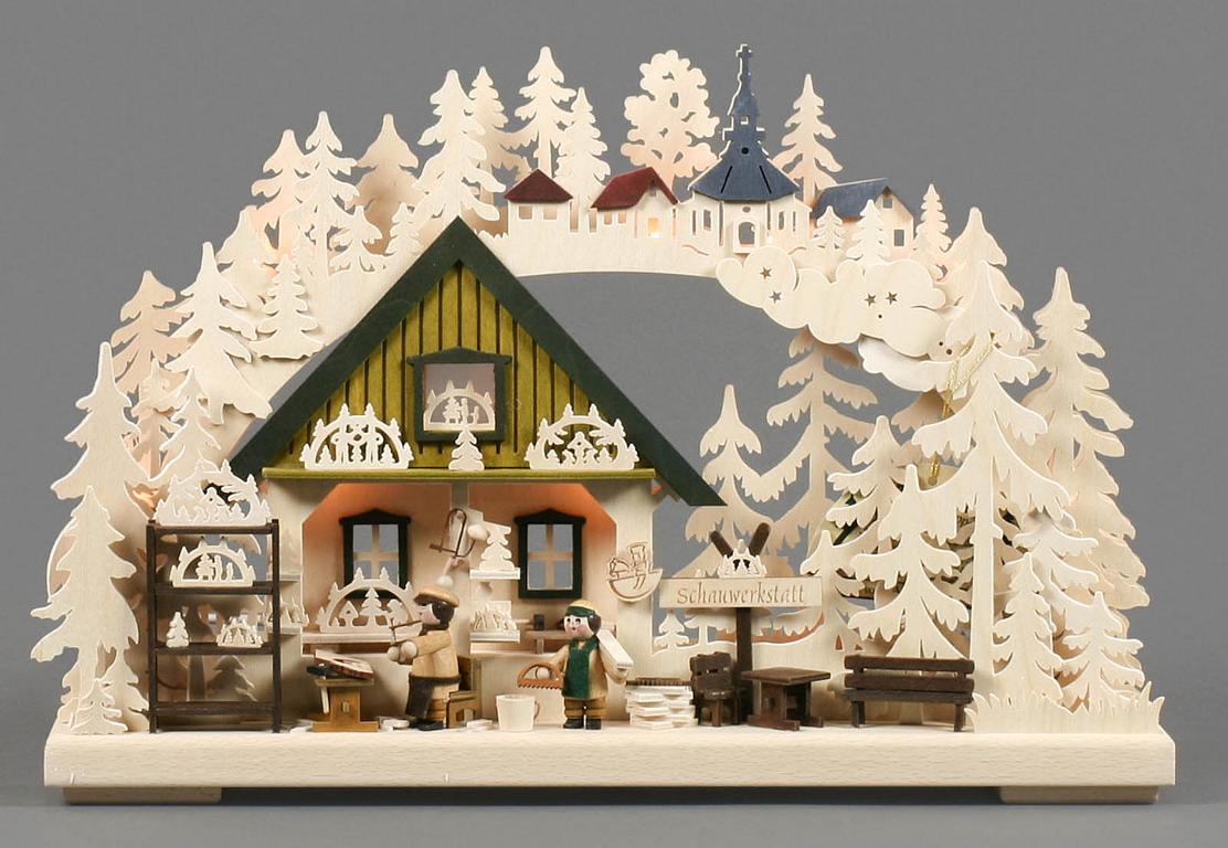 Schwibbogen Schauwerkstatt mit Schwibbogenherstellern, indirekt elektrisch beleuchtet