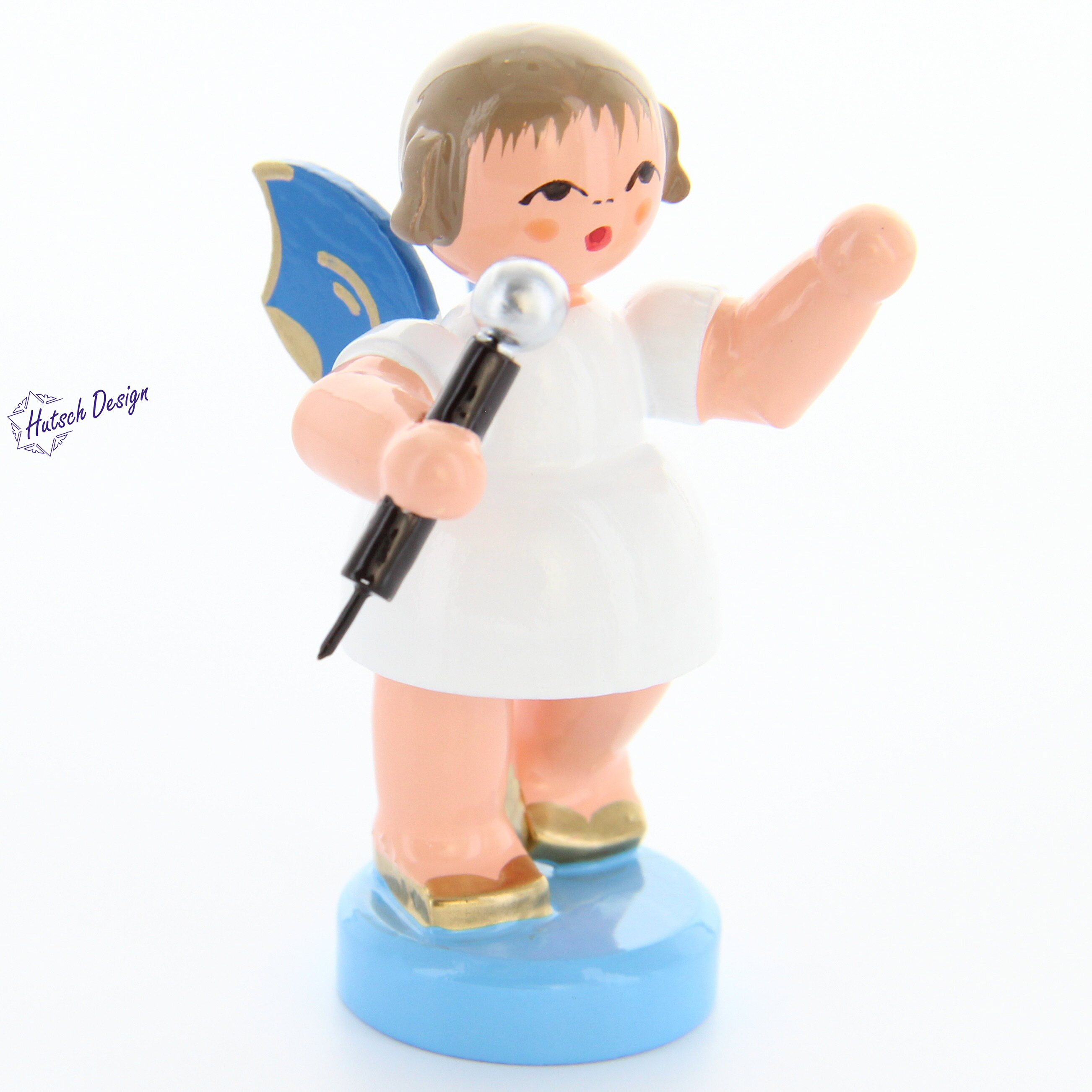 Engel stehend mit Mikrofon, blaue Flügel