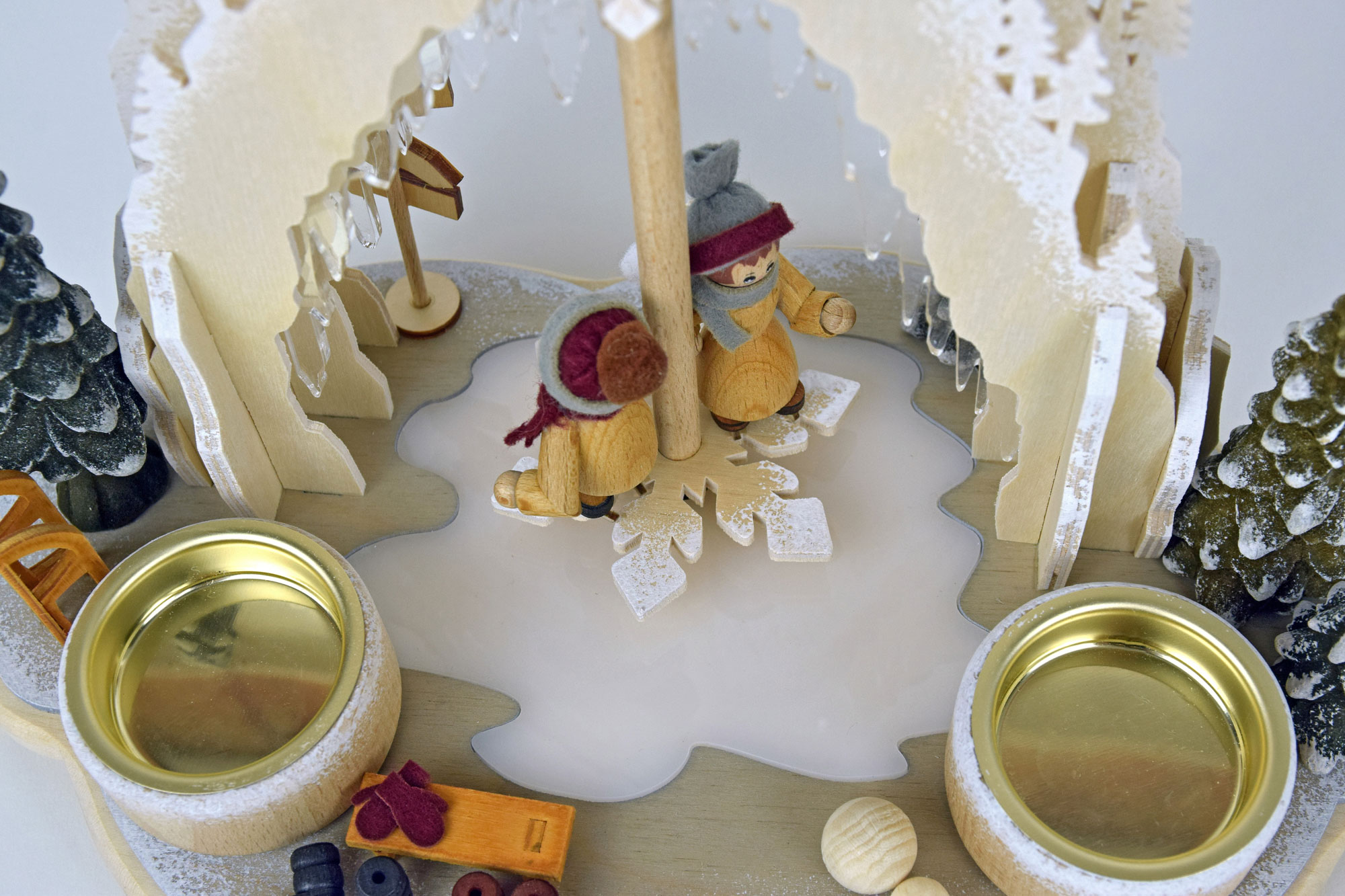 Pyramide, Eiskunstlauf, für 2 Teelichte