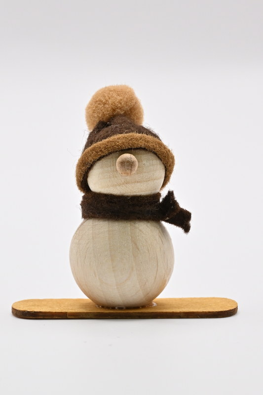 Schneemann auf Snowboard