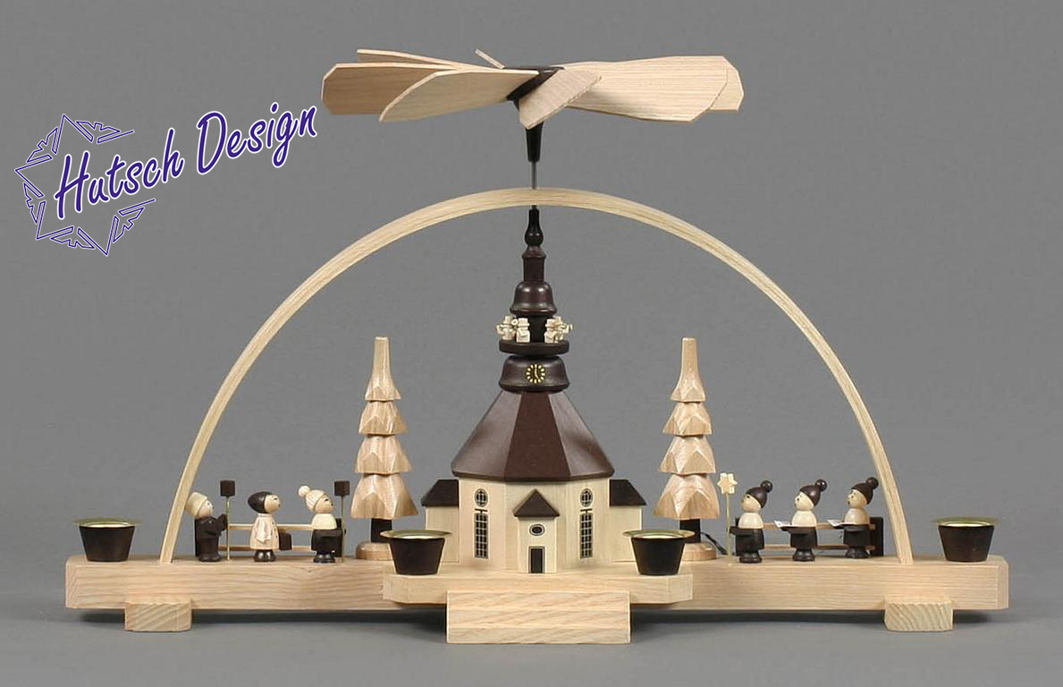 Pyramidenschwibbogen mit Seiffener Kirhe, Laternenkindern und Kurrende, für Kerzen d14mm 22x38cm