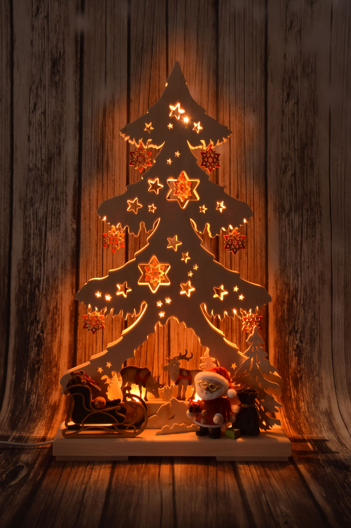 Tanne mittelgroß, Weihnachtsmann mit Rentieren