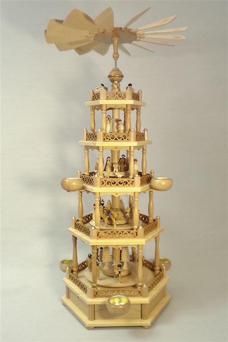 Pyramide Christi Geburt 4-st. für Teelichte