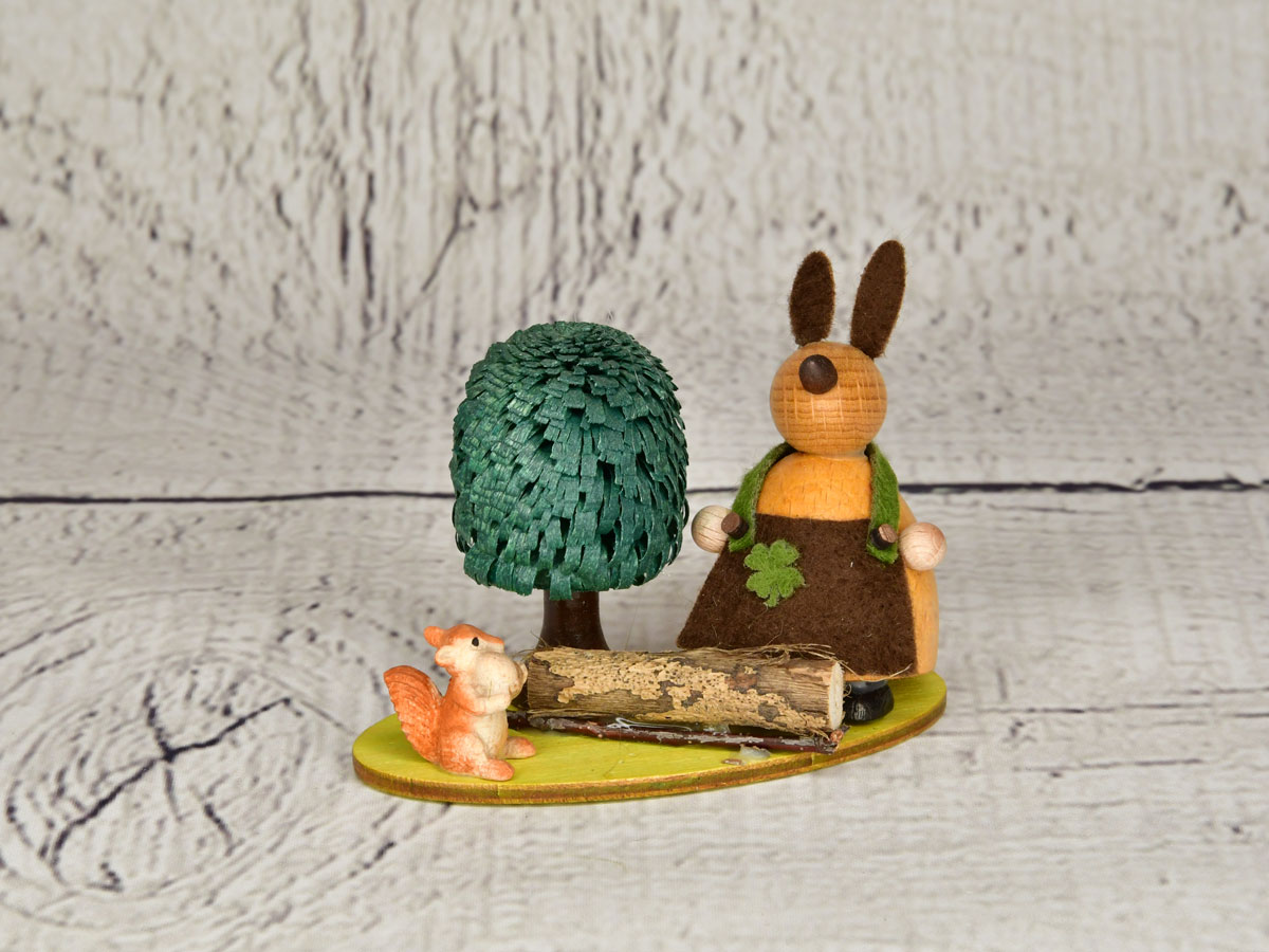 Häschen mit Eichhörnchen, Laubbaum, grün