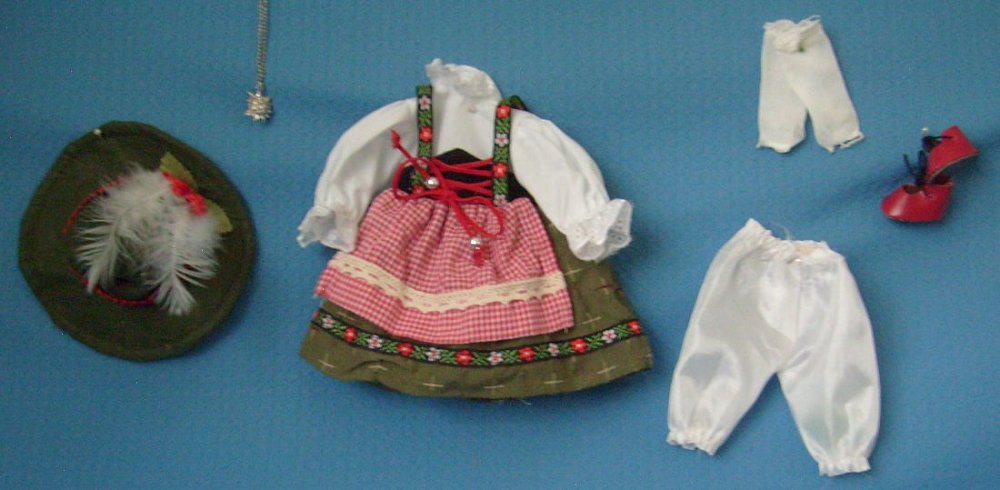 Puppenkleidung für 20 cm große Puppen- vorrätig 2 Stück