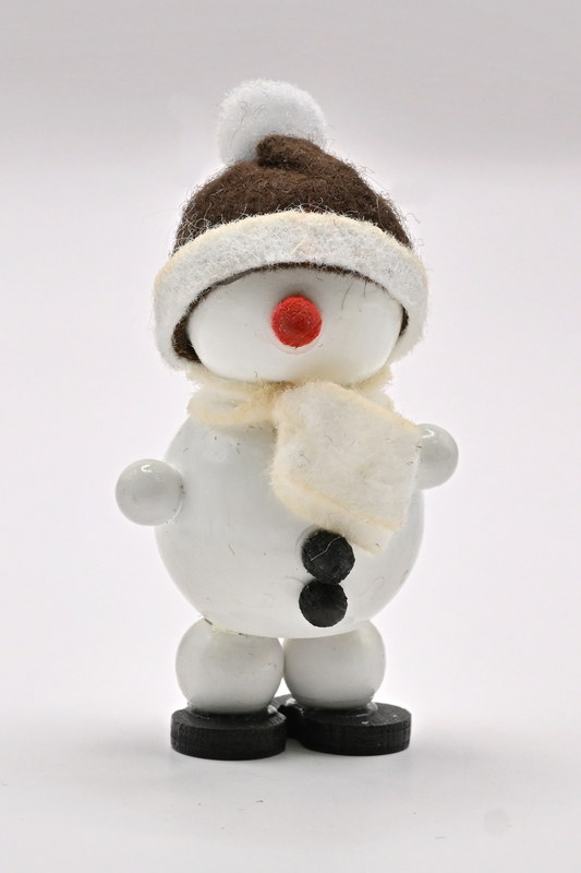 Schneemann weiß, stehend braune Mütze