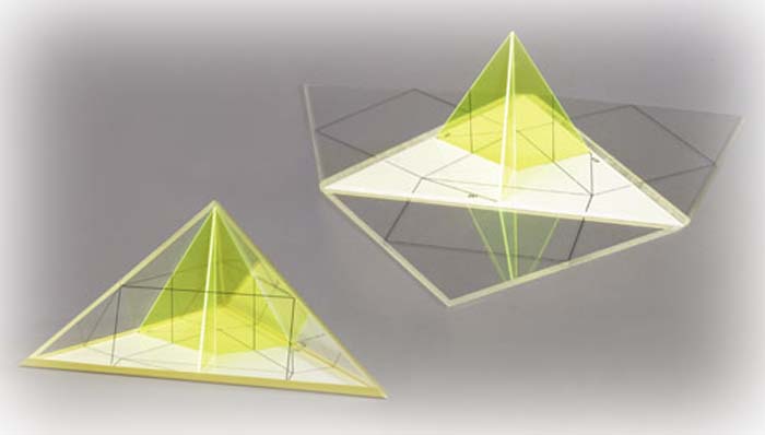 Unregelmäßige Pyramide mit gleichen Neigungswinkeln