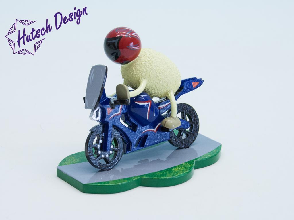 Schaf Racy mit blauem Motorrad 7,5cm