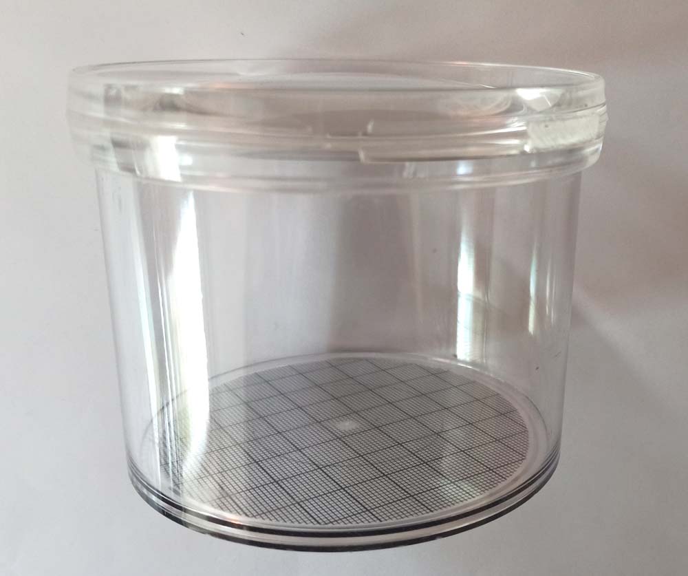 Flaschenlupe mit Millimeter-Gitter