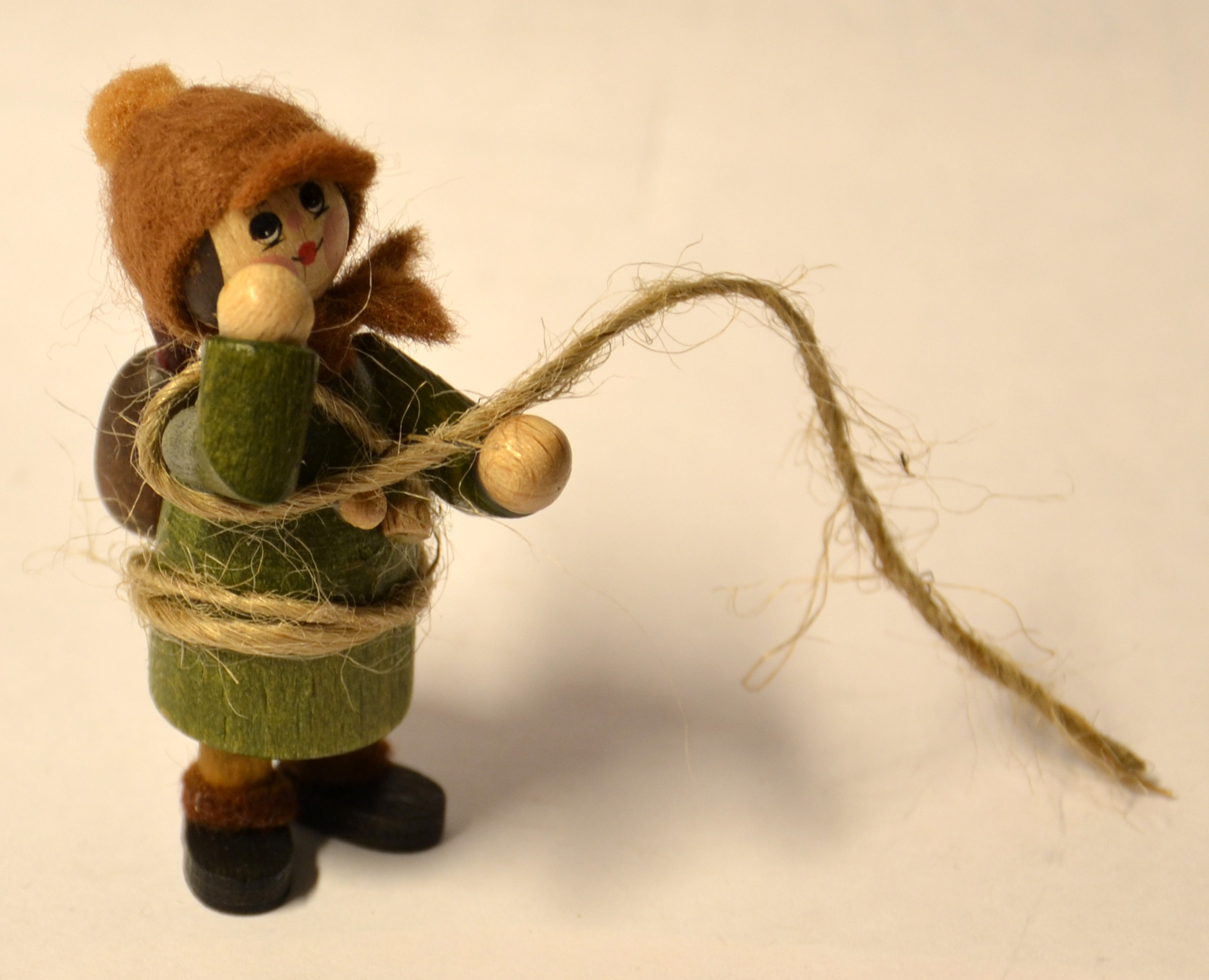 Figur, Bergsteiger mit Rucksack und Seil