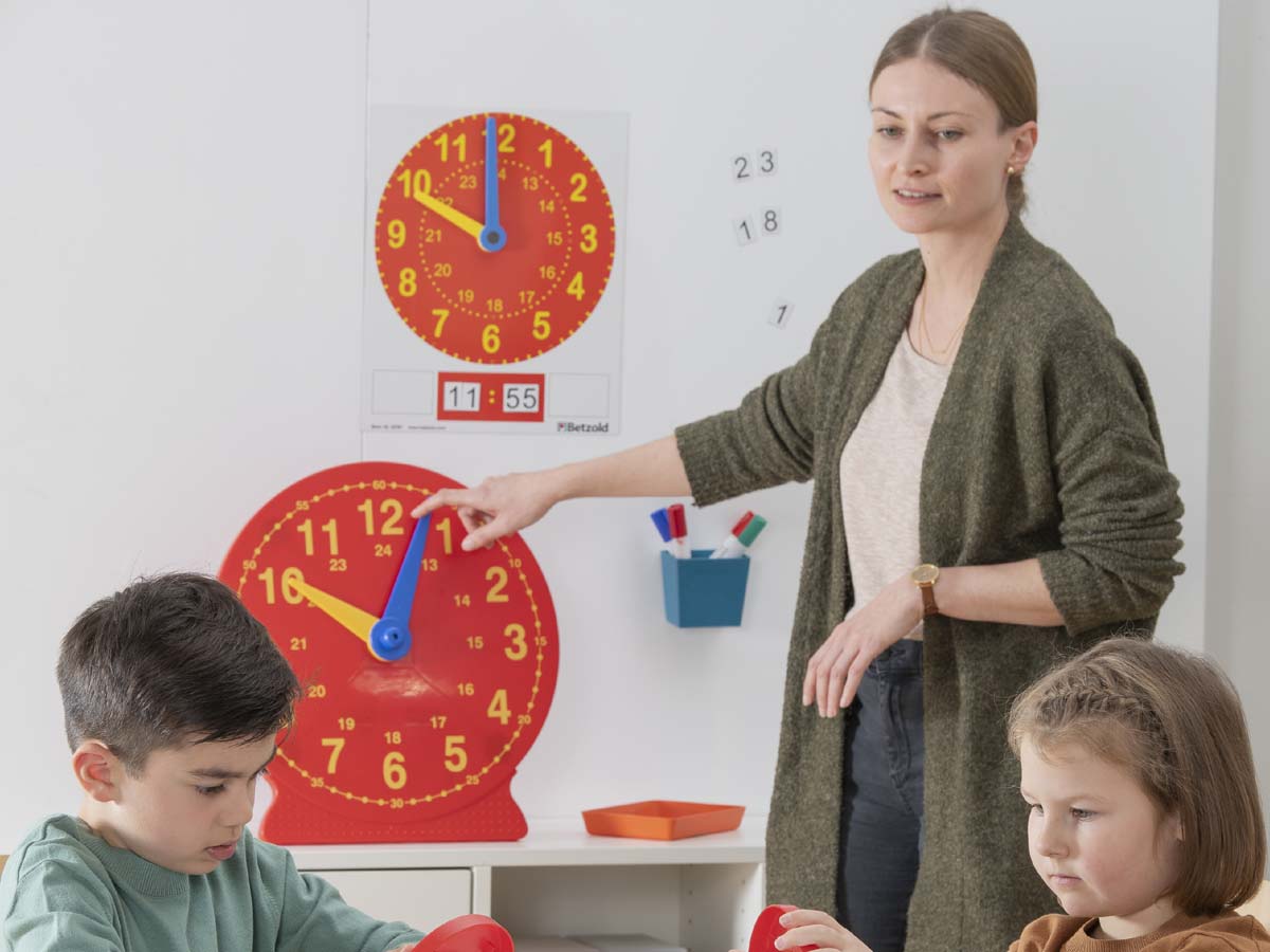 Klassensatz mit 25 Schüleruhren und 1 Lehreruhr