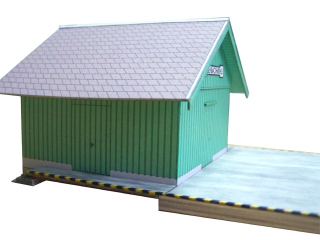 111-10-2 - Bahnhof Laubenbachmühle - Güterschuppen