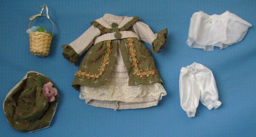 Puppenkleidung für 25 cm große Puppen- vorrätig 3 Stück