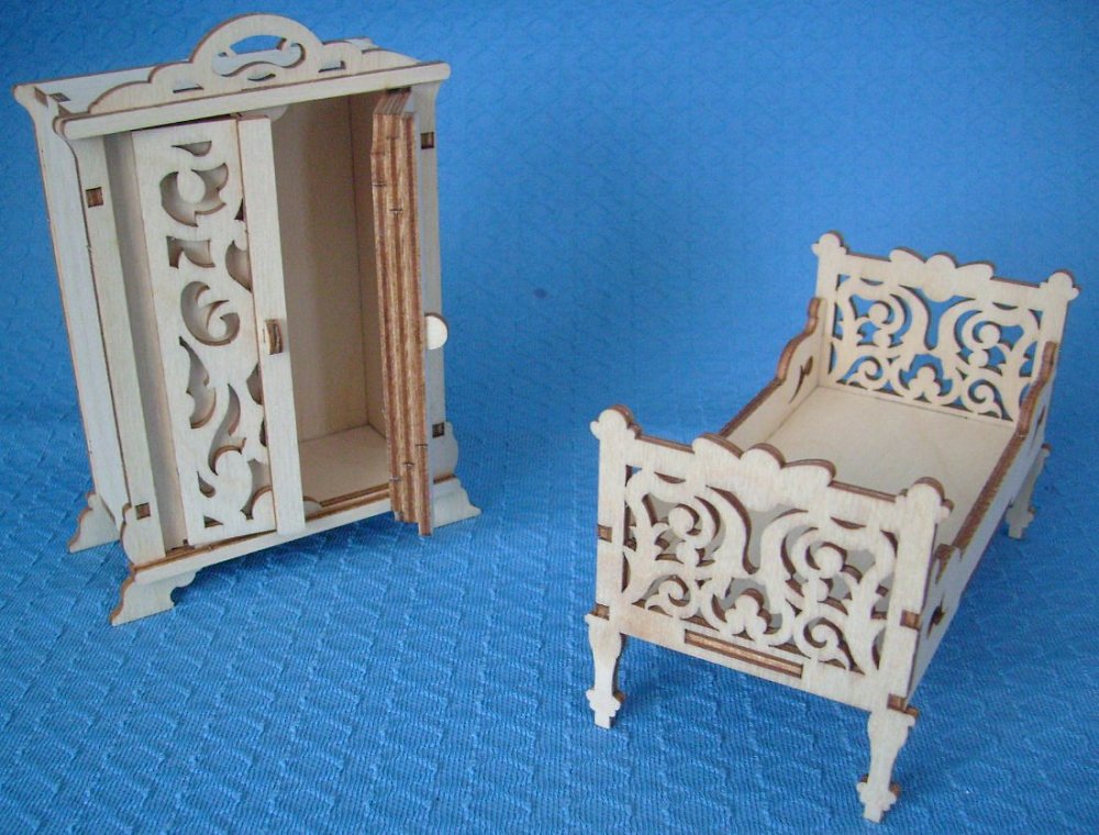 Puppenmöbel Bett und Schrank- vorrätig 1 Stück