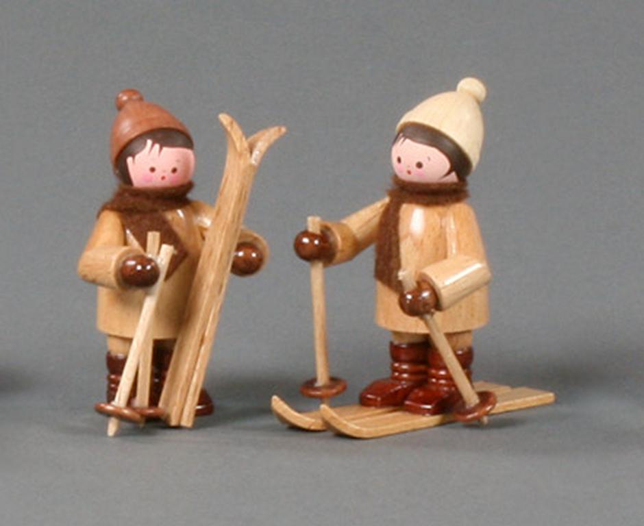 Kinder mit Ski natur (2)
