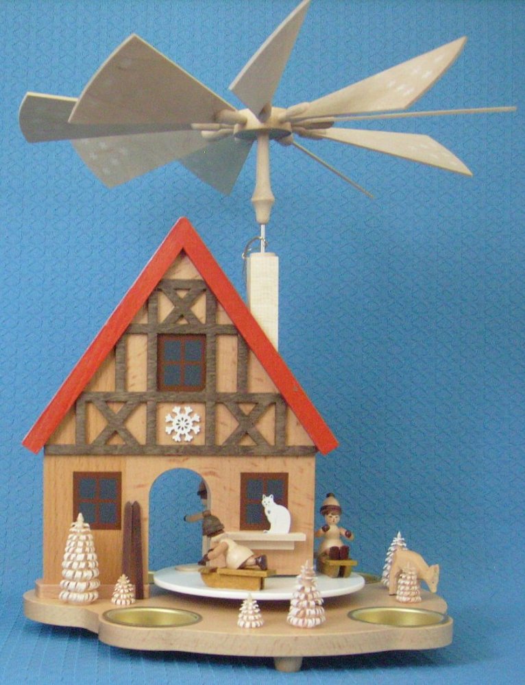 Pyramide Haus mit Winterkindern für Teelichte- vorrätig 1 Stück