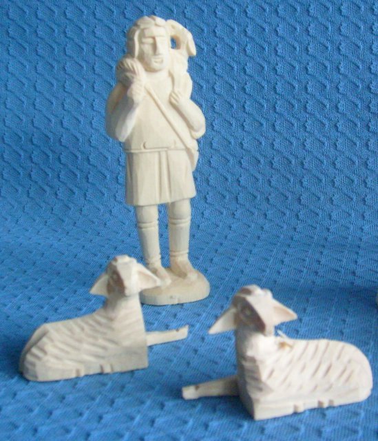 geschnitzte Christgeburt - vorrätig 2 Stück