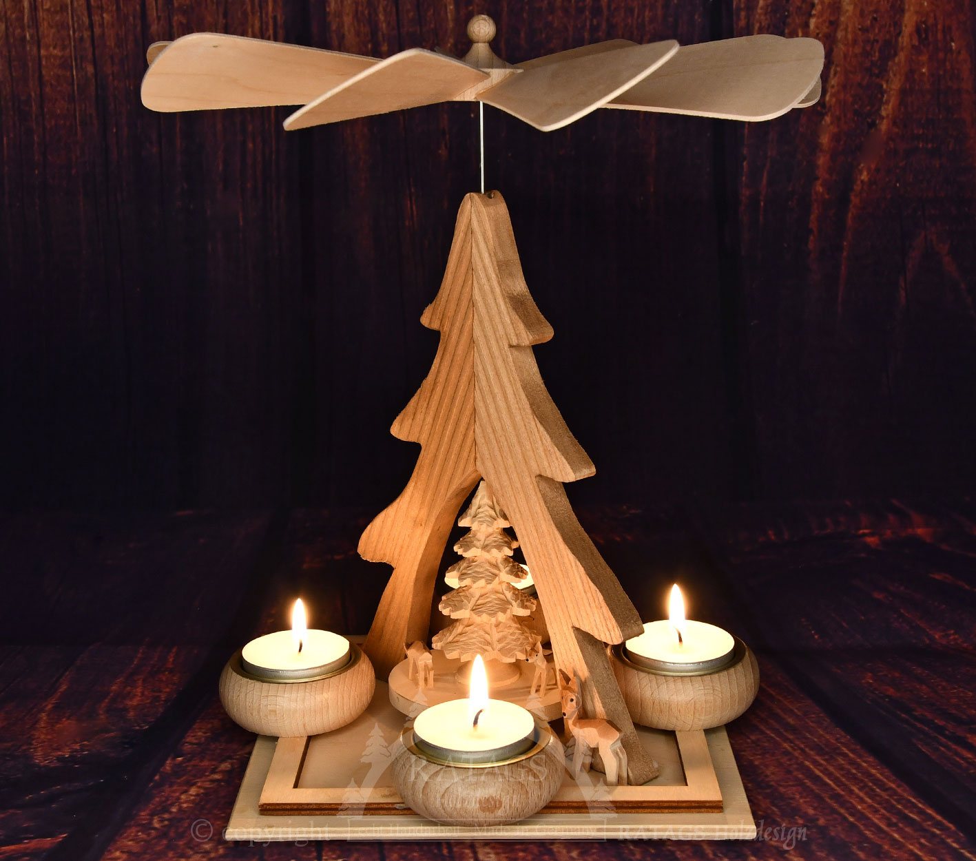 Massivholzpyramide, quadratisch, Baum mit 4 Rehen, 4 Teelichte