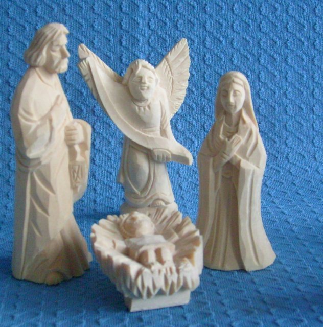geschnitzte Christgeburt - vorrätig 2 Stück