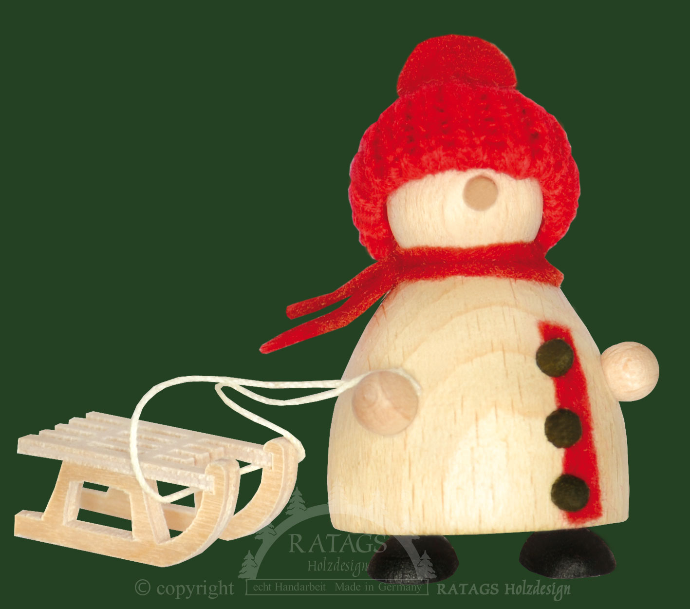 Snow-Molli mit Schlitten, rote Strickmütze