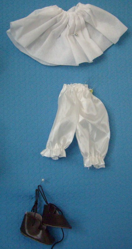 Puppenkleidung für 25 cm Puppen - vorrätig 2 Stück